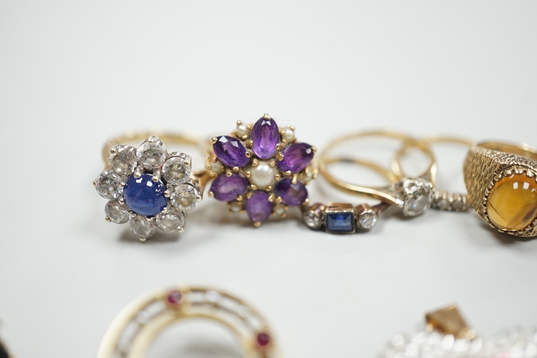 Eight assorted mainly modern 9ct gold and gem set dress rings, including amethyst and split pearl cluster, gross weight 30.7 grams, a 15ct, ruby and seed pearl set open work circular brooch, gross 2.6 grams, pair of 9ct,
